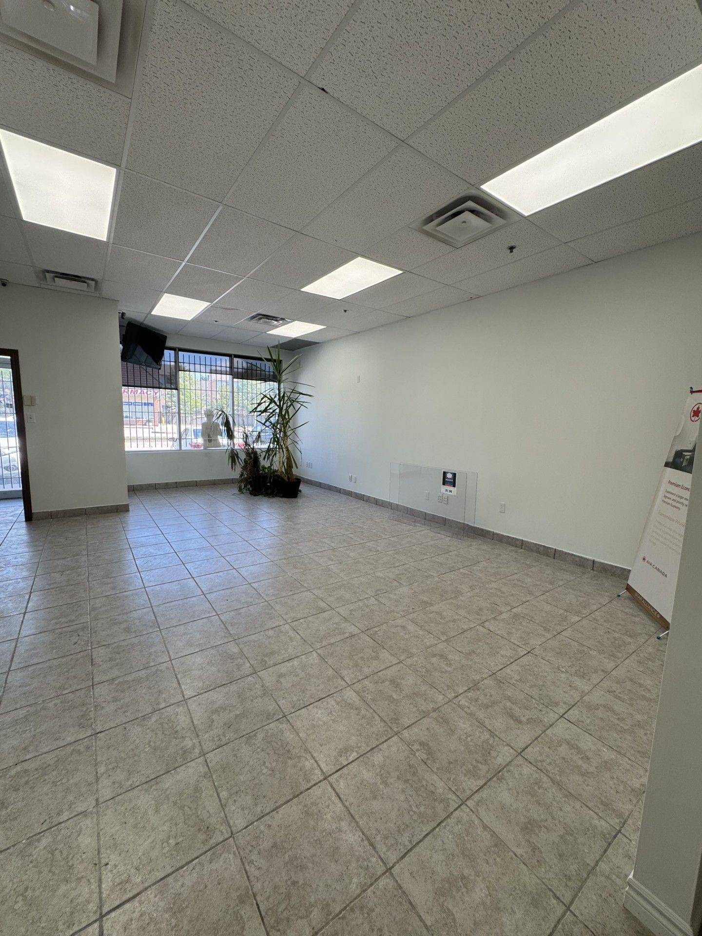 Mississauga, ON L5V 0A5,5390 TERRY FOX WAY #4