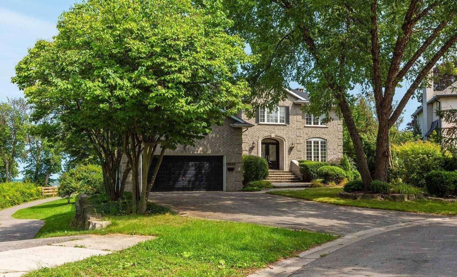 Oakville, ON L6L 5V9,3242 Shelburne PL
