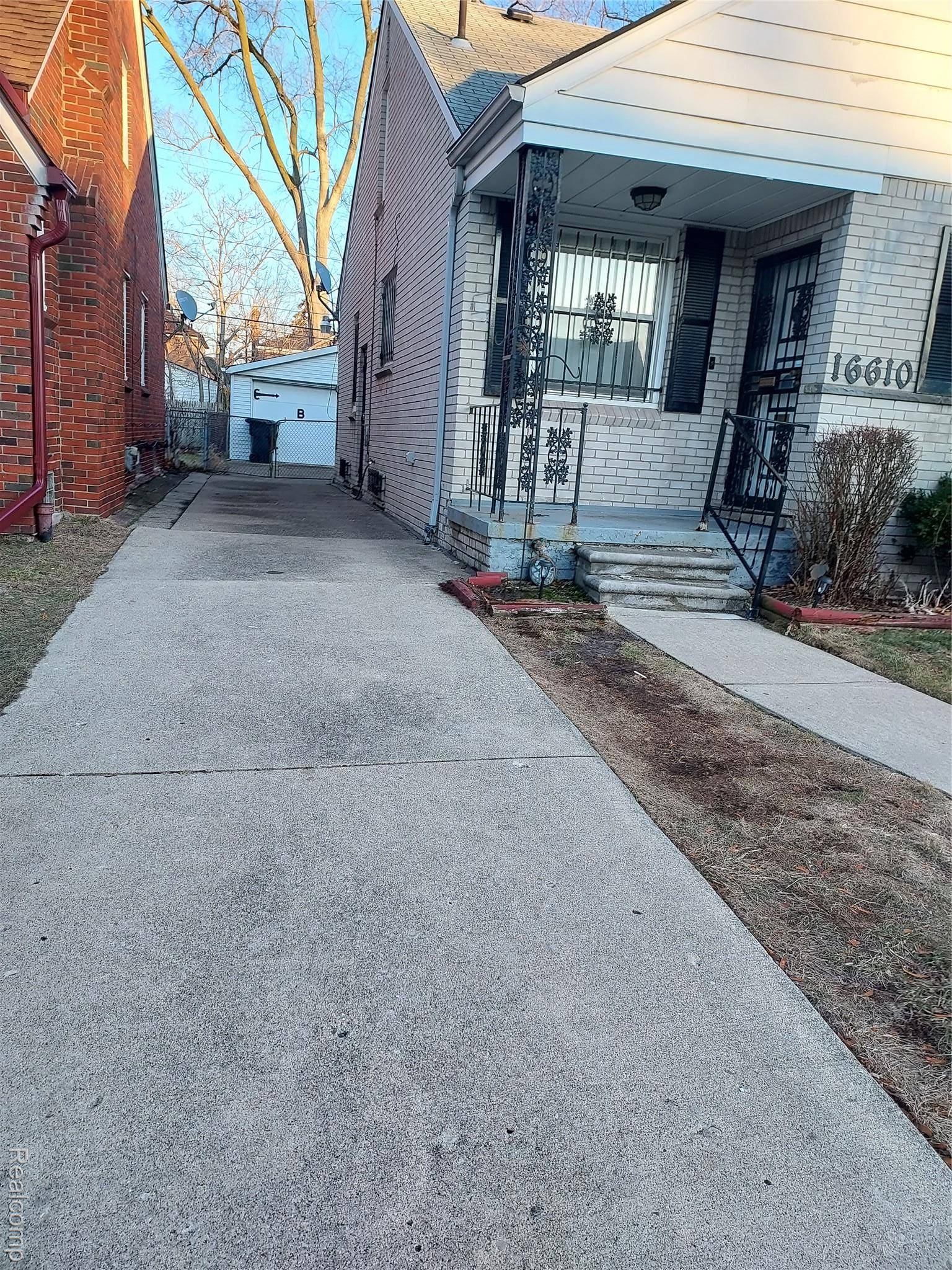 Detroit, MI 48221,16610 Birwood ST