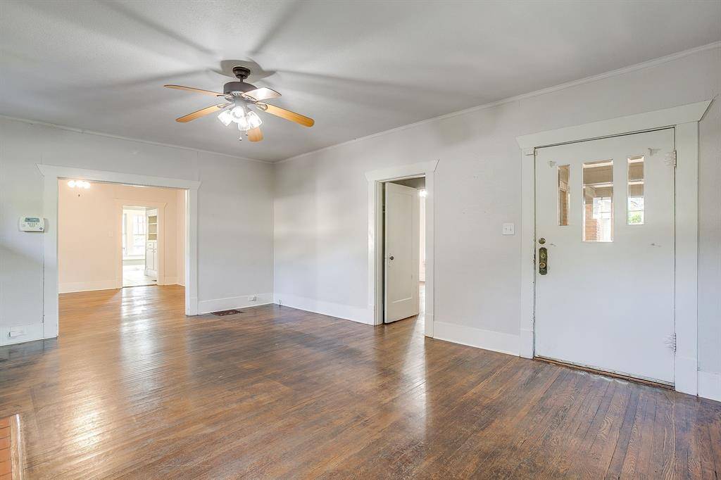 Fort Worth, TX 76110,2312 Mistletoe Avenue