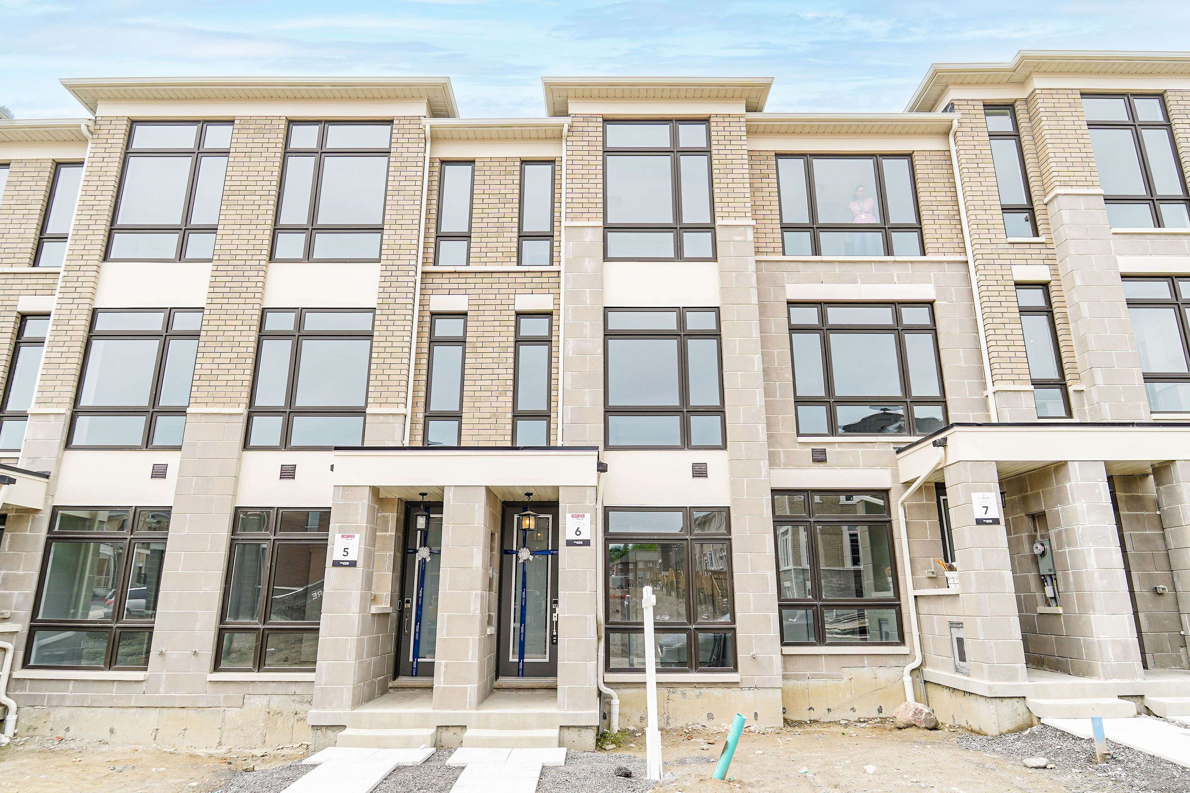 Pickering, ON L1X 0P4,945 Crowsnest HOLW