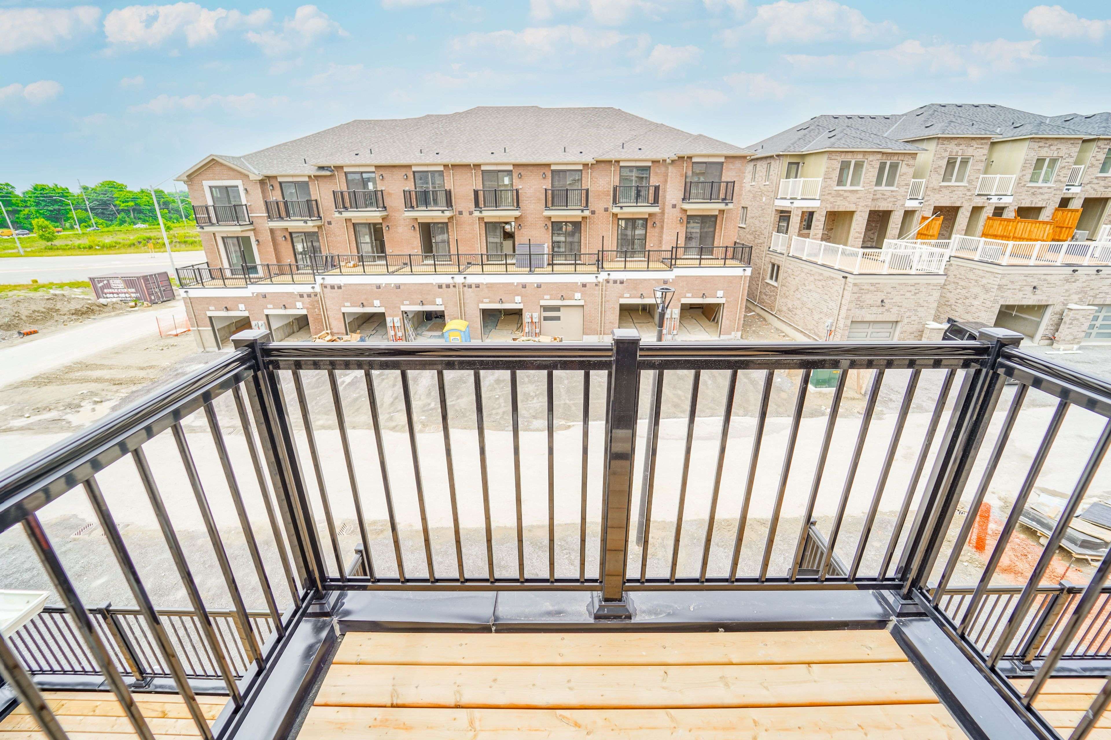 Pickering, ON L1X 0P4,945 Crowsnest HOLW