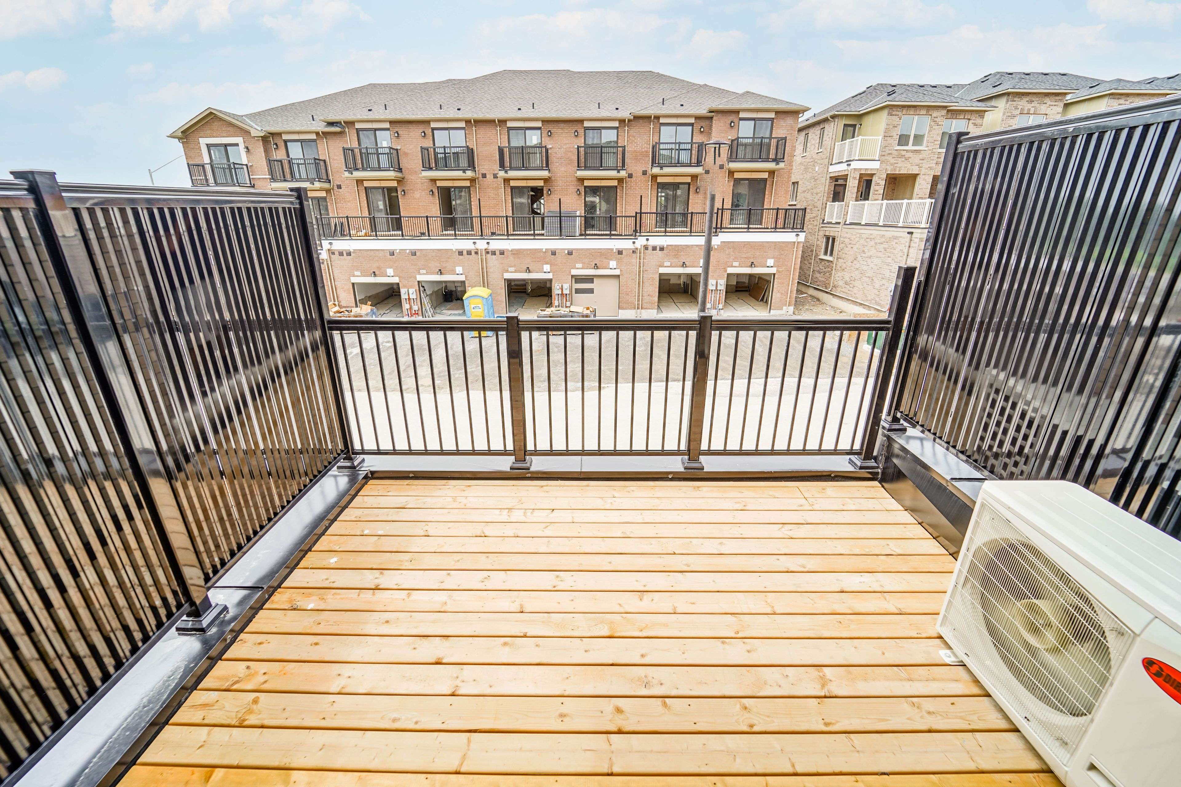 Pickering, ON L1X 0P4,945 Crowsnest HOLW