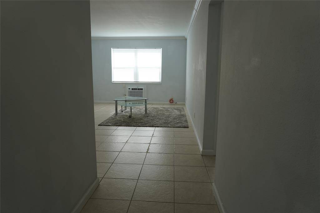 Pompano Beach, FL 33064,1050 E SAMPLE RD #104