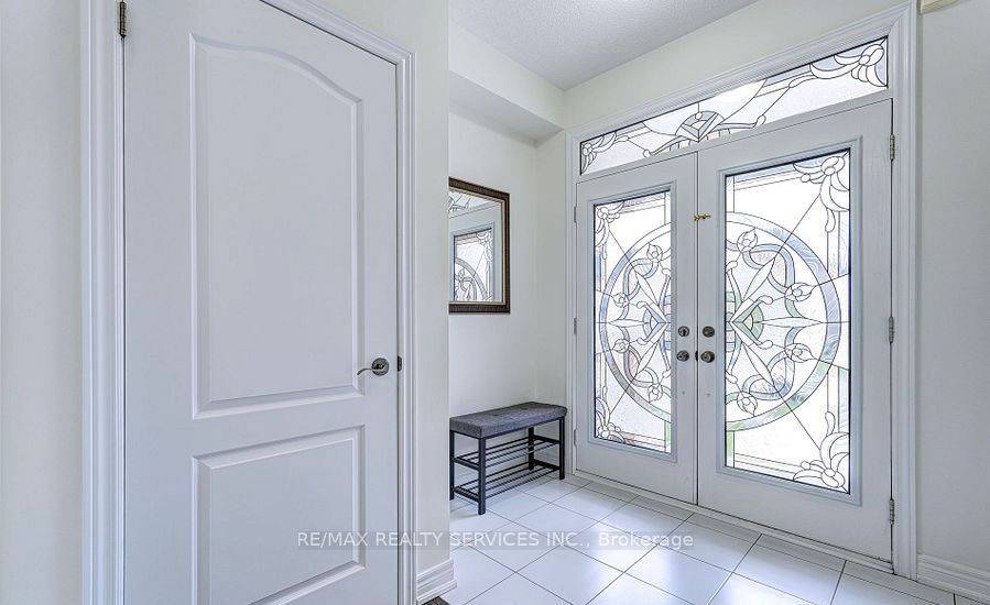 Brampton, ON L6X 0Z3,13 Ebury DR #Upper