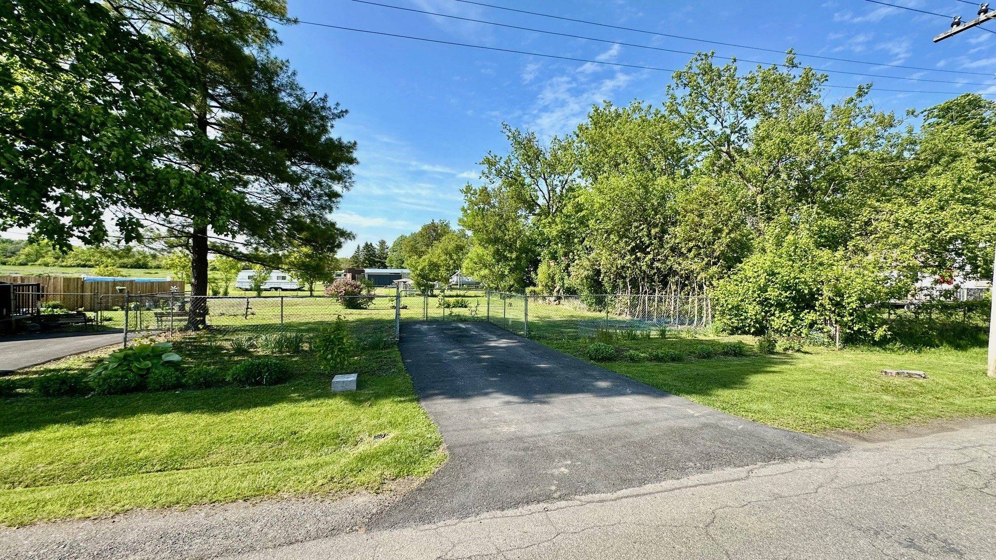 Gananoque, ON K7G 2K1,376 SECOND ST