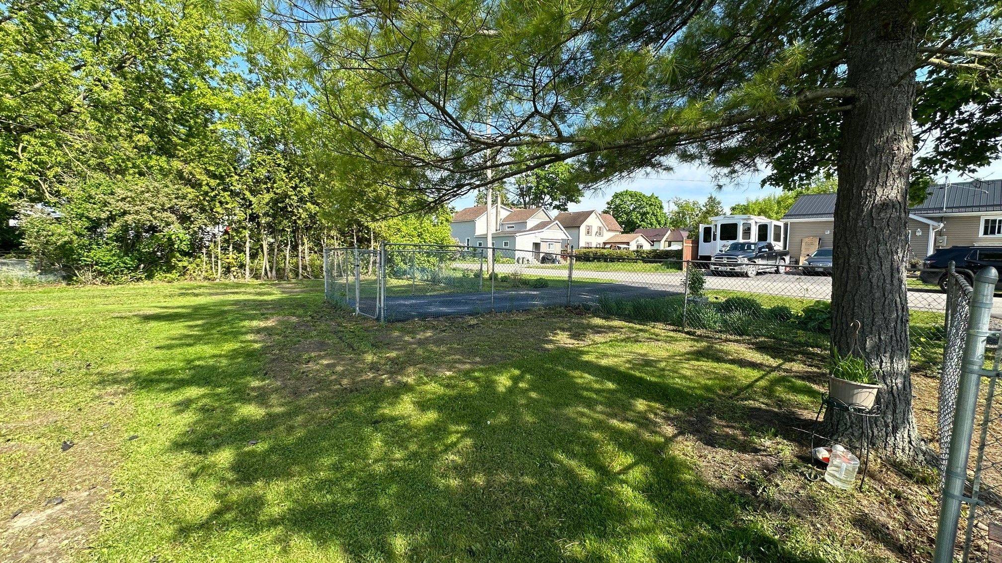 Gananoque, ON K7G 2K1,376 SECOND ST