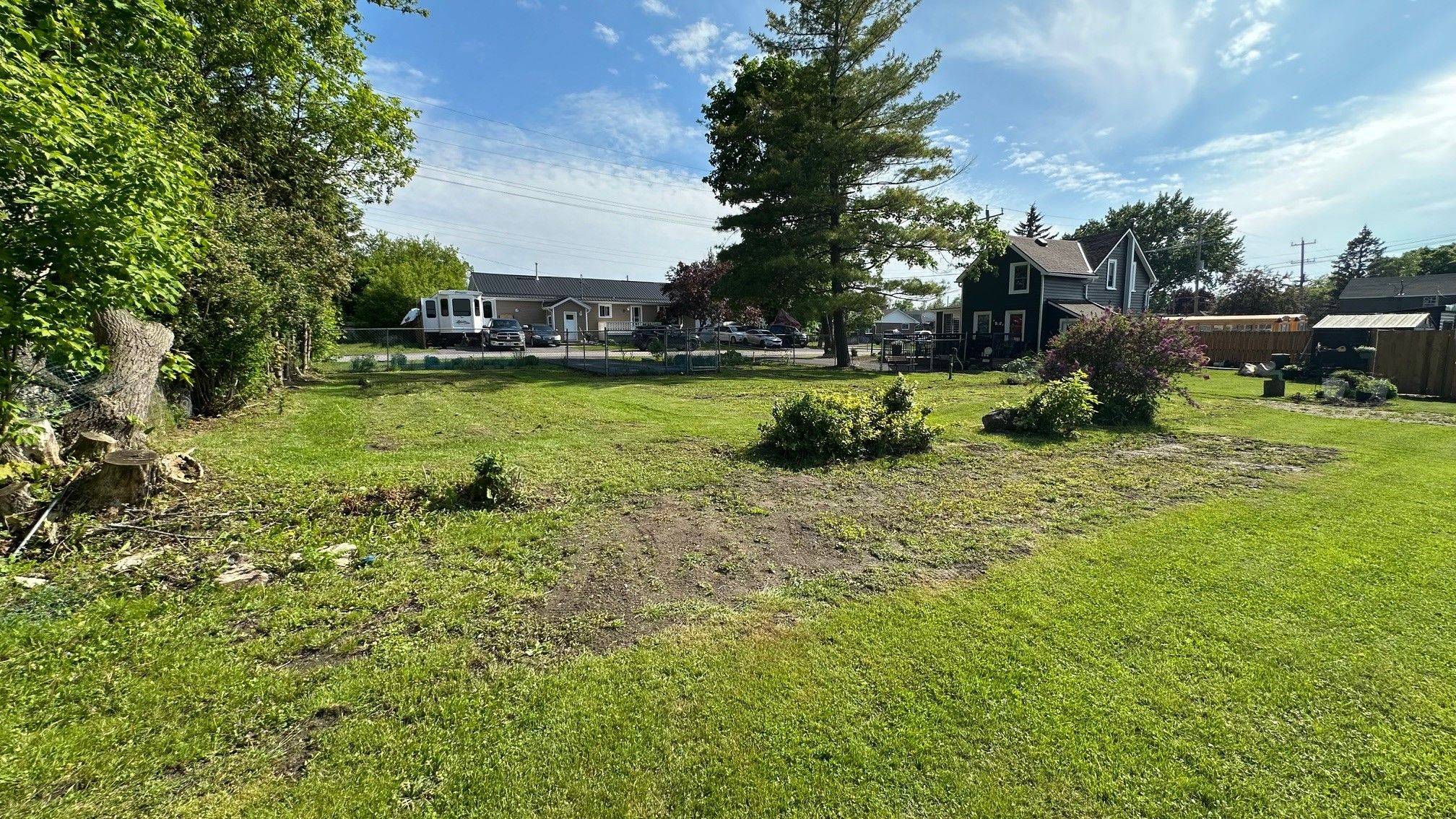 Gananoque, ON K7G 2K1,376 SECOND ST