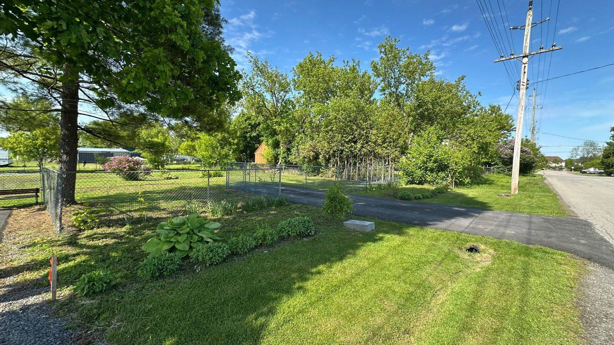 Gananoque, ON K7G 2K1,376 SECOND ST