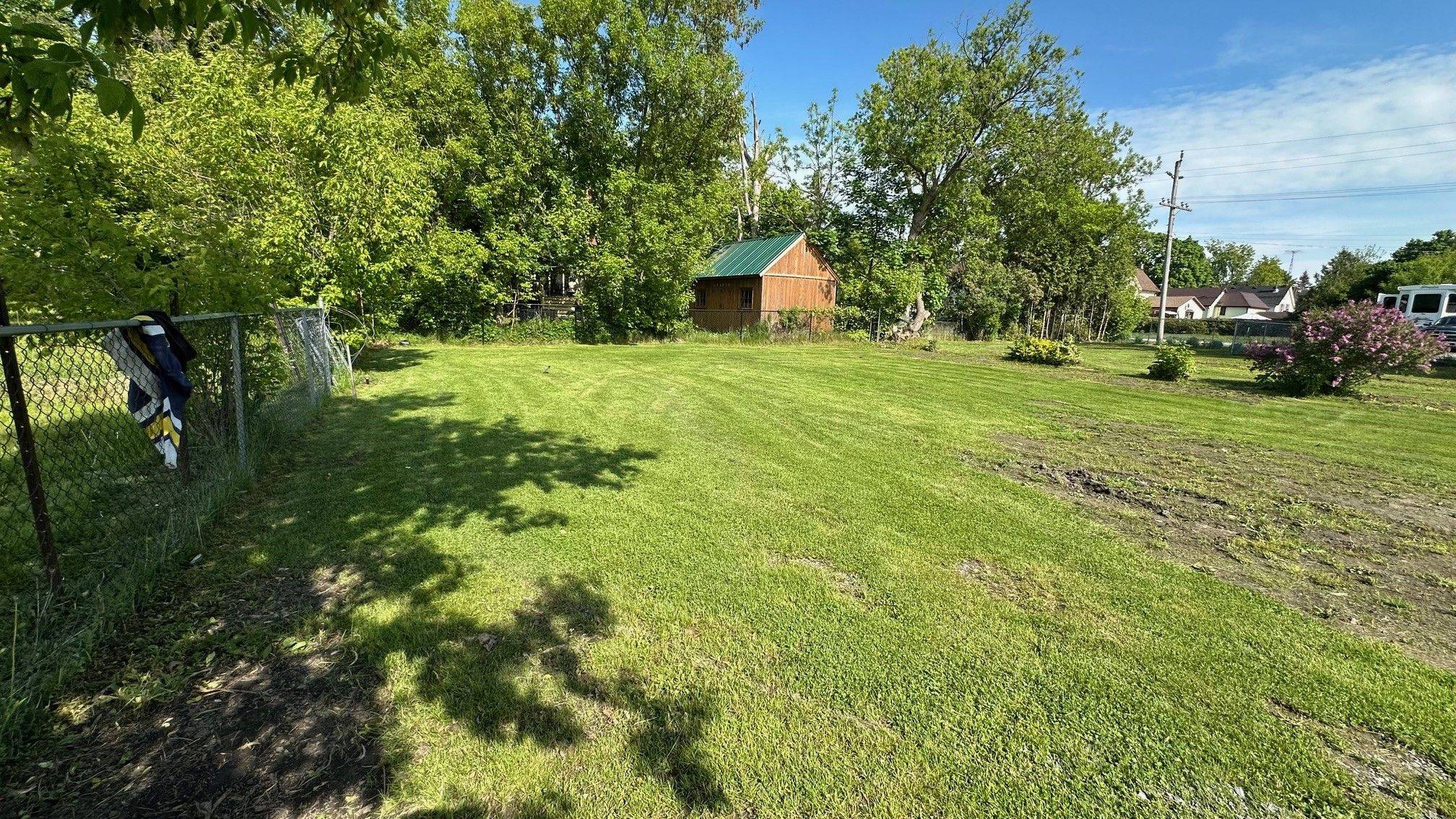 Gananoque, ON K7G 2K1,376 SECOND ST