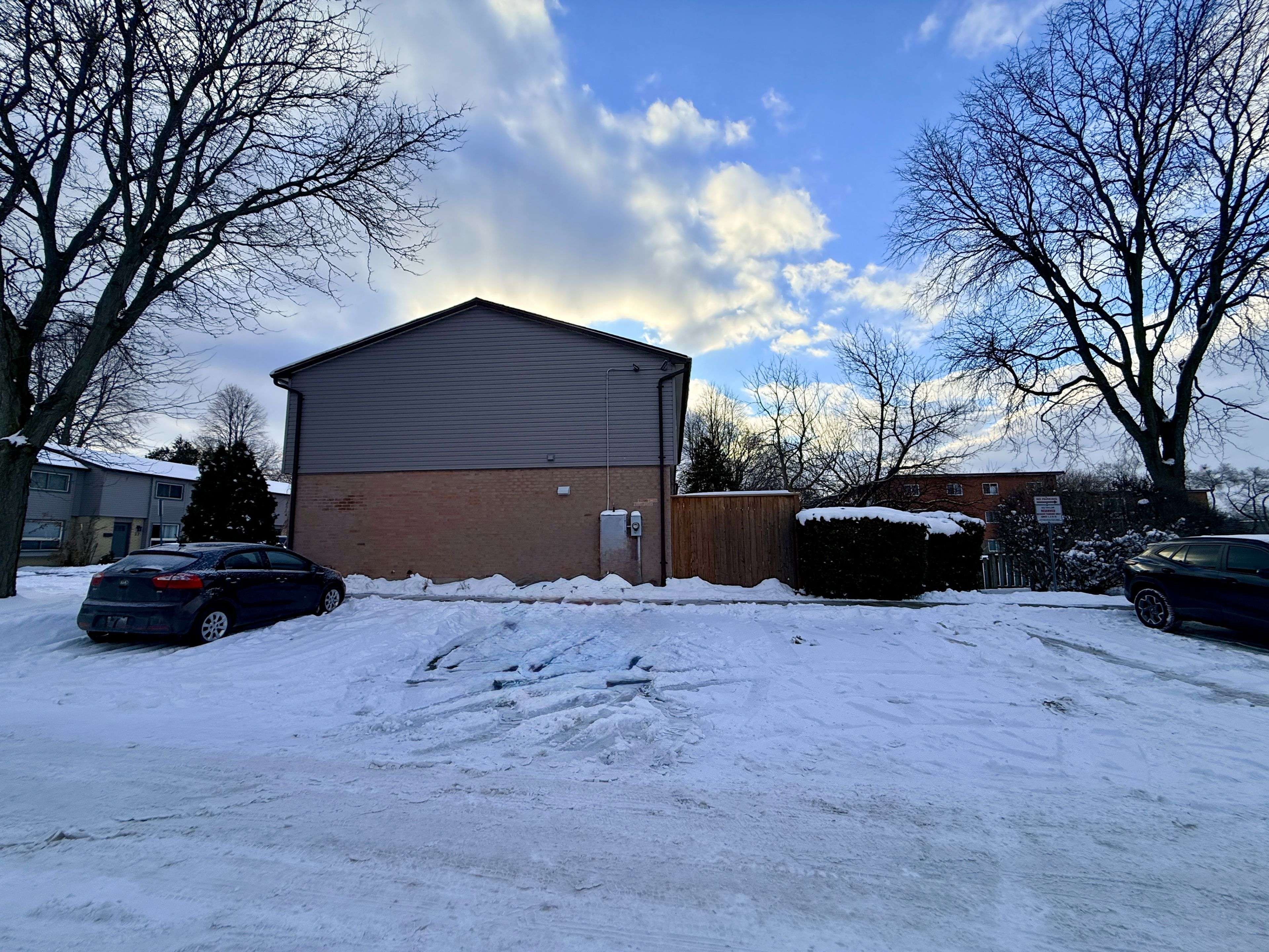 London East, ON N5Y 2J6,253 Taylor ST #21