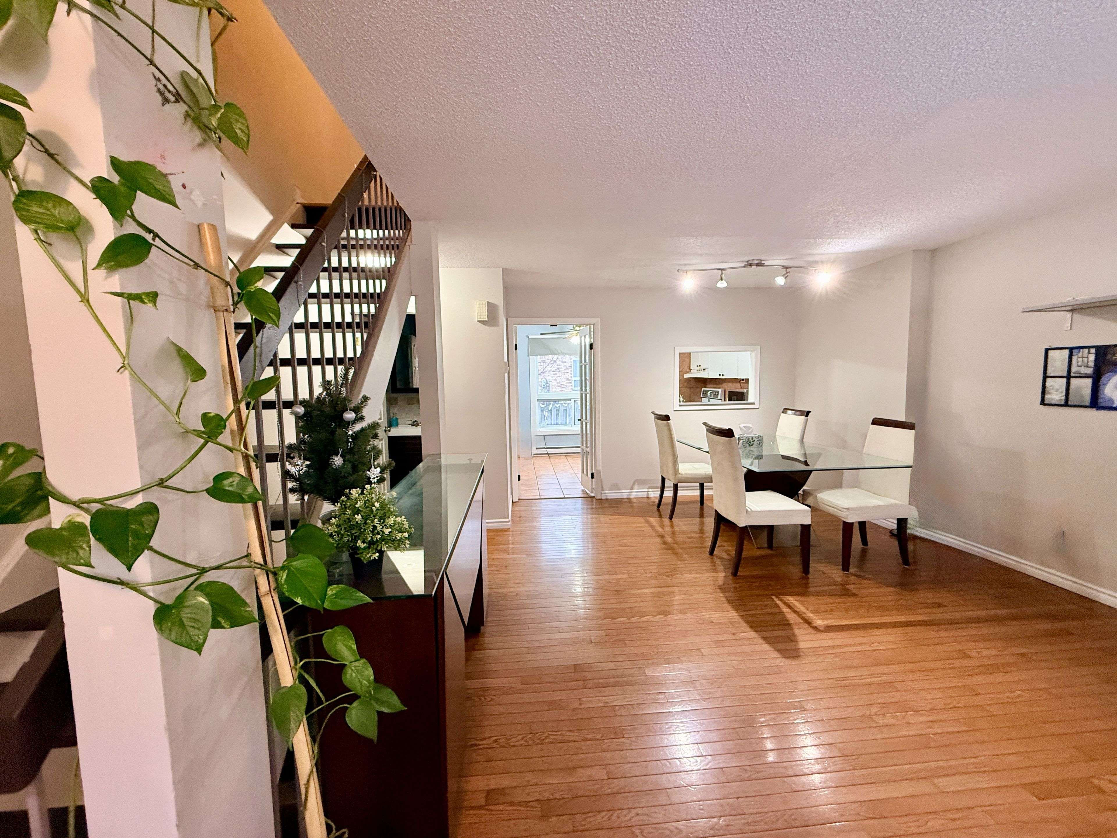 London East, ON N5Y 2J6,253 Taylor ST #21