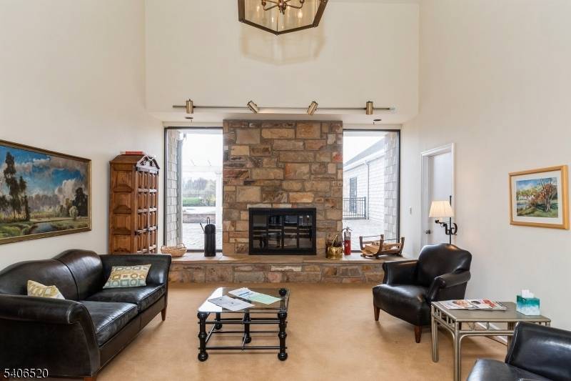 Mendham Boro, NJ 07945,14 Pembroke Dr