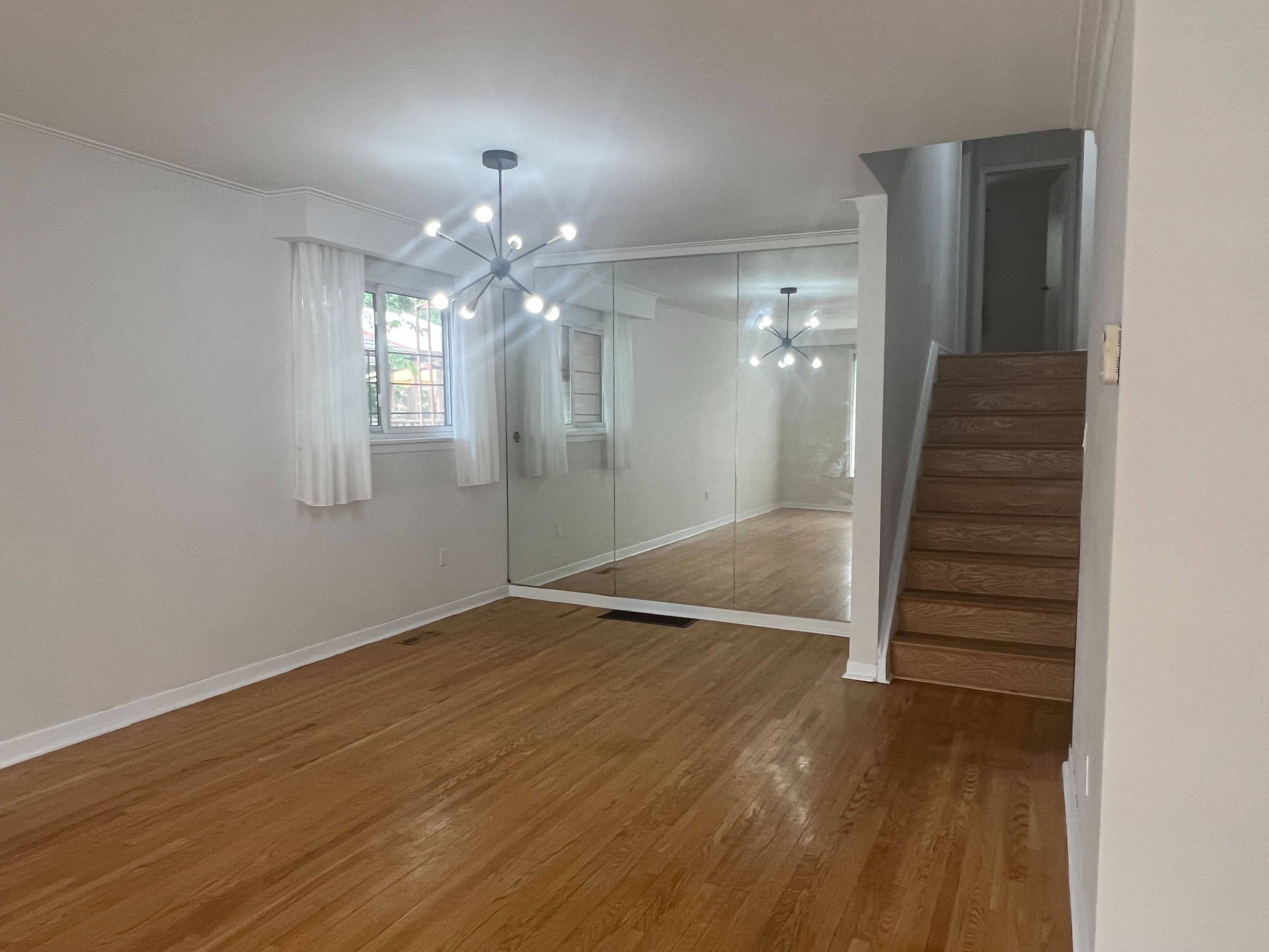 Toronto C07, ON M2R 2P9,65 Dewlane DR