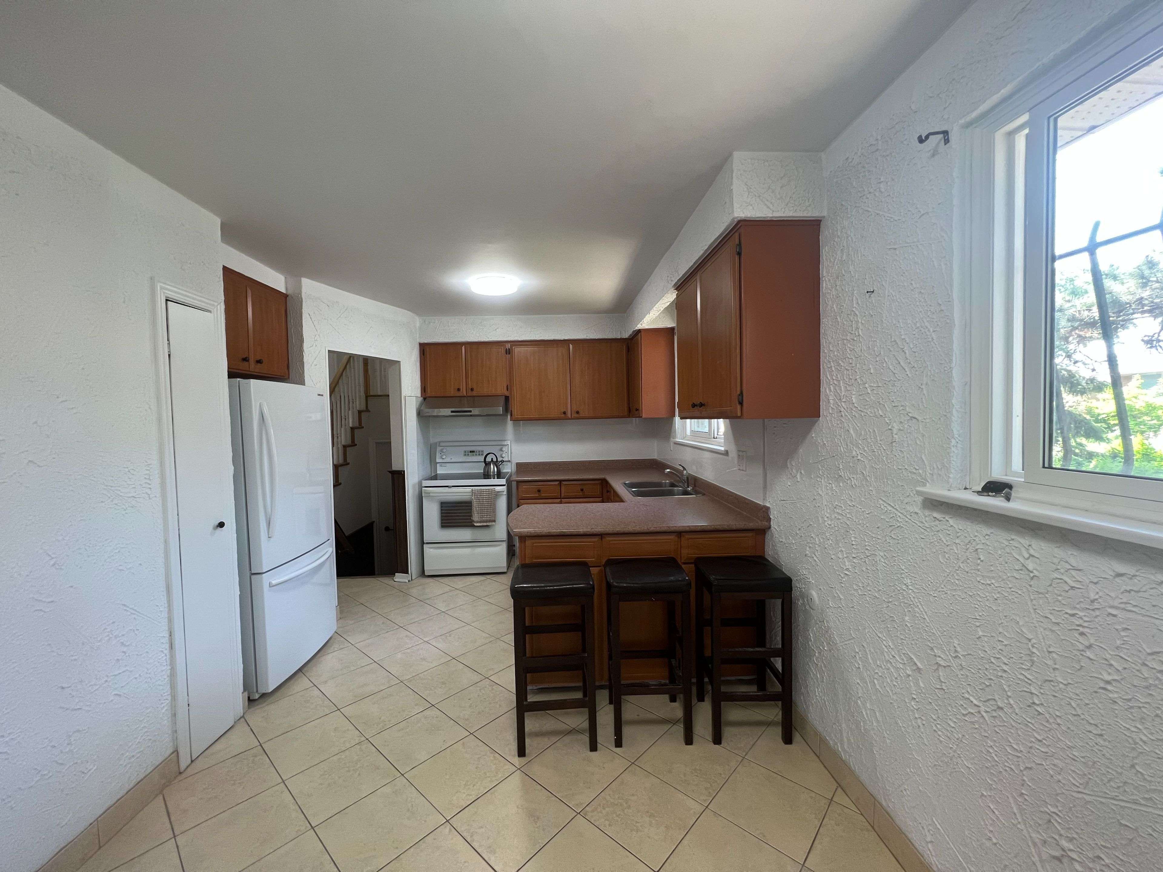 Toronto C07, ON M2R 2P9,65 Dewlane DR