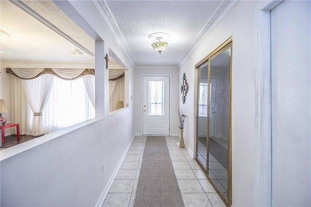 Markham, ON L3R 3S7,2 Hampstead CT