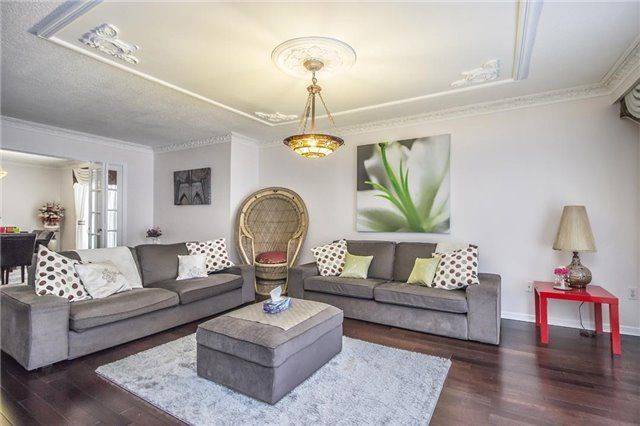 Markham, ON L3R 3S7,2 Hampstead CT