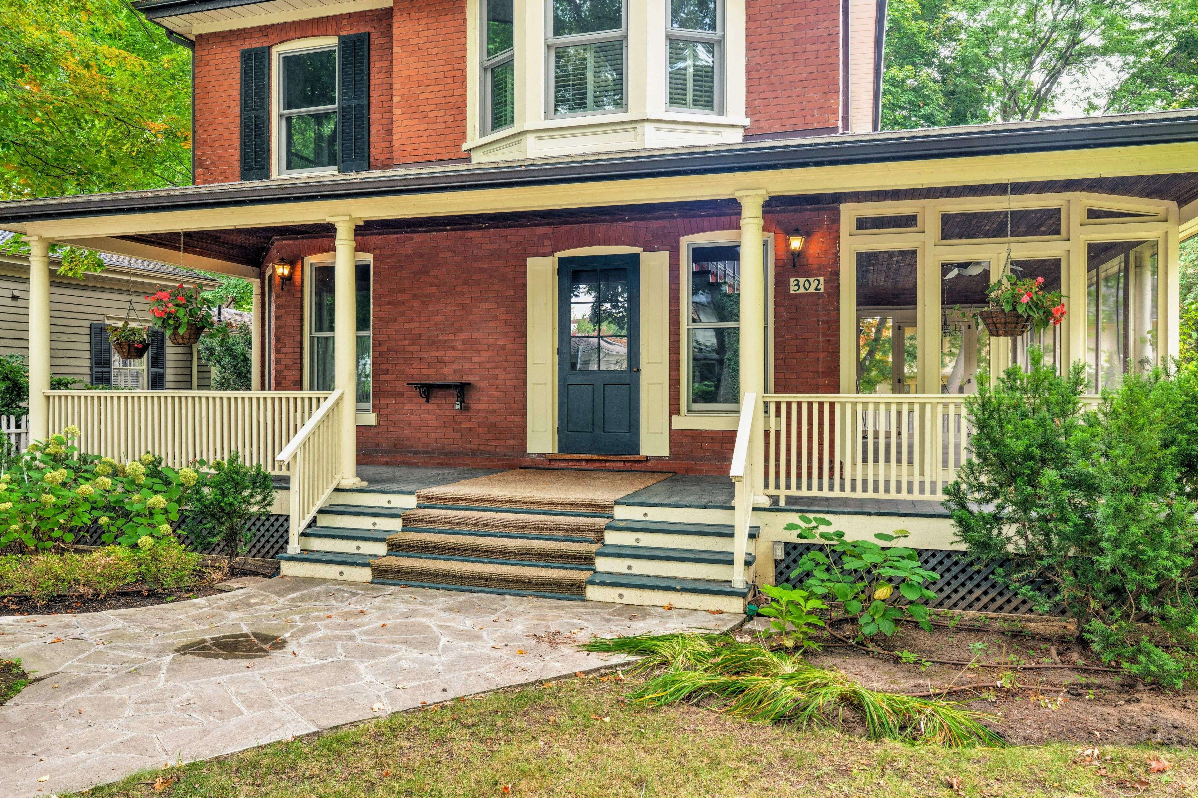 Oakville, ON L6J 1E4,302 William ST