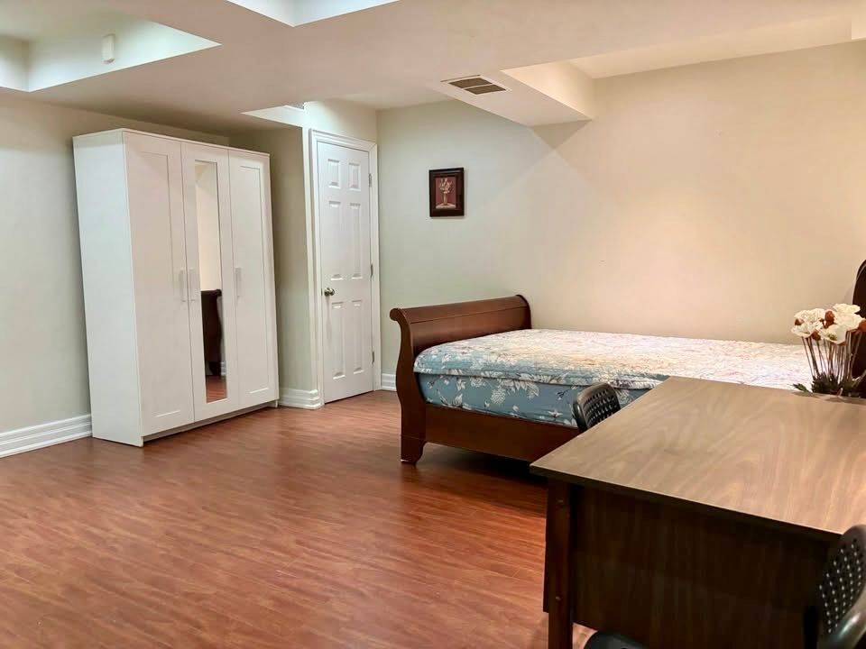 Toronto W01, ON M6S 3T4,87 South Kingsway N/A