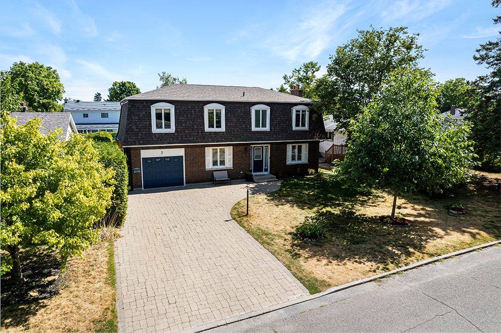Barrhaven, ON K2J 1G5,3 Roberta CRES