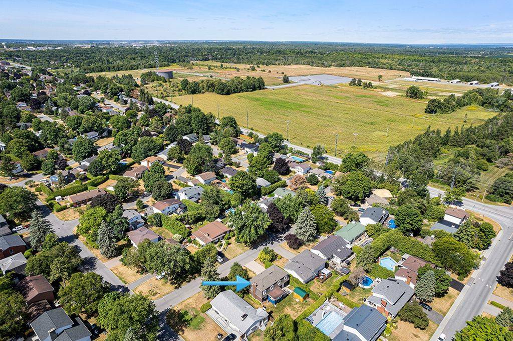 Barrhaven, ON K2J 1G5,3 Roberta CRES