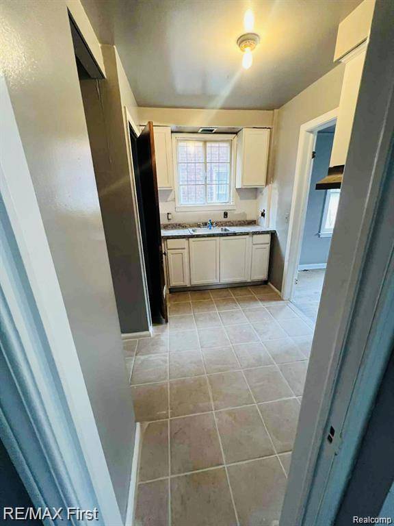 Detroit, MI 48224,8850 Farmbrook ST