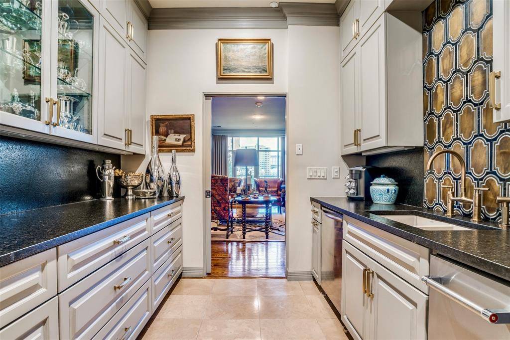 Dallas, TX 75219,2828 Hood Street #403