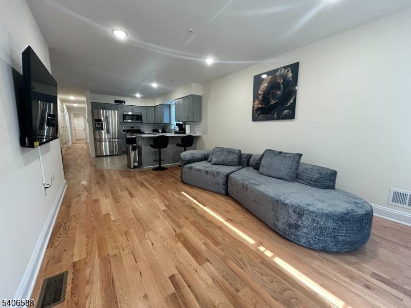 Newark City, NJ 07103,337 13Th Ave #1