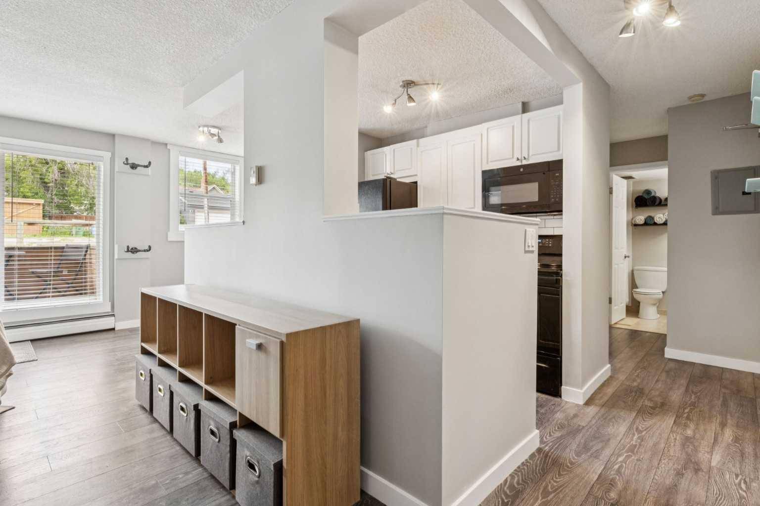 Calgary, AB T3C0W5,1626 14 AVE SW #103