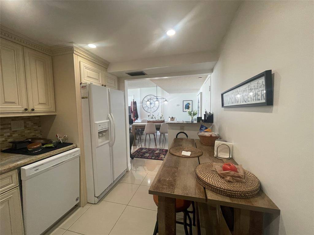 Pompano Beach, FL 33062,525 N Ocean Blvd #1422