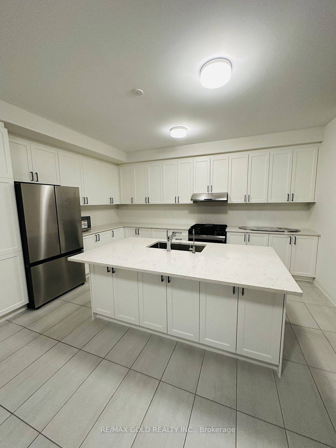 Adjala-tosorontio, ON L0G 1W0,5 Bluebird BLVD