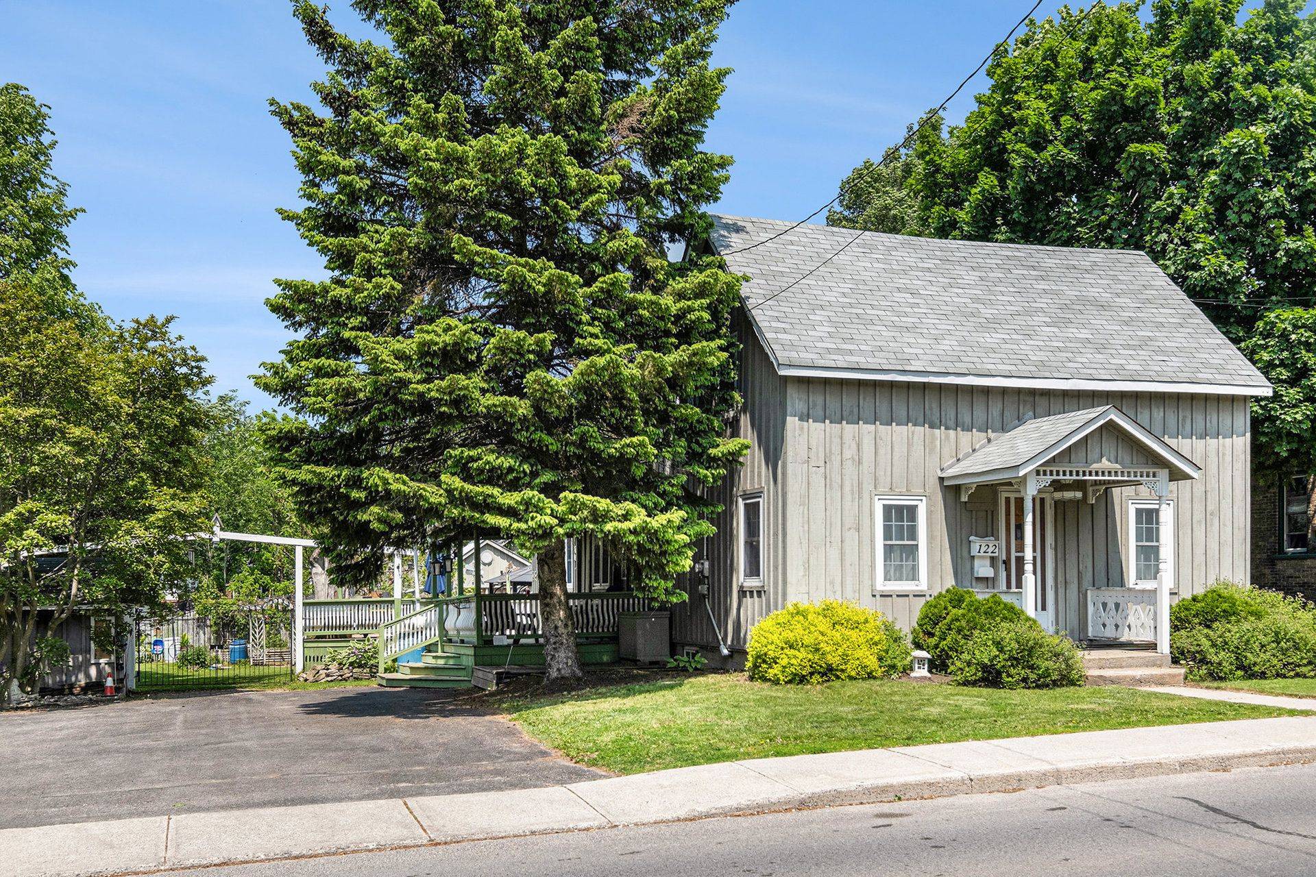 Smiths Falls, ON K7A 2Z3,122 Chambers ST