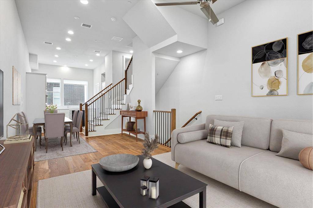 Dallas, TX 75203,381 E Greenbriar Lane #1004