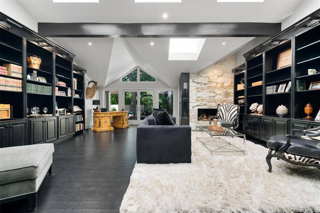 Dallas, TX 75240,6181 Preston Creek Court