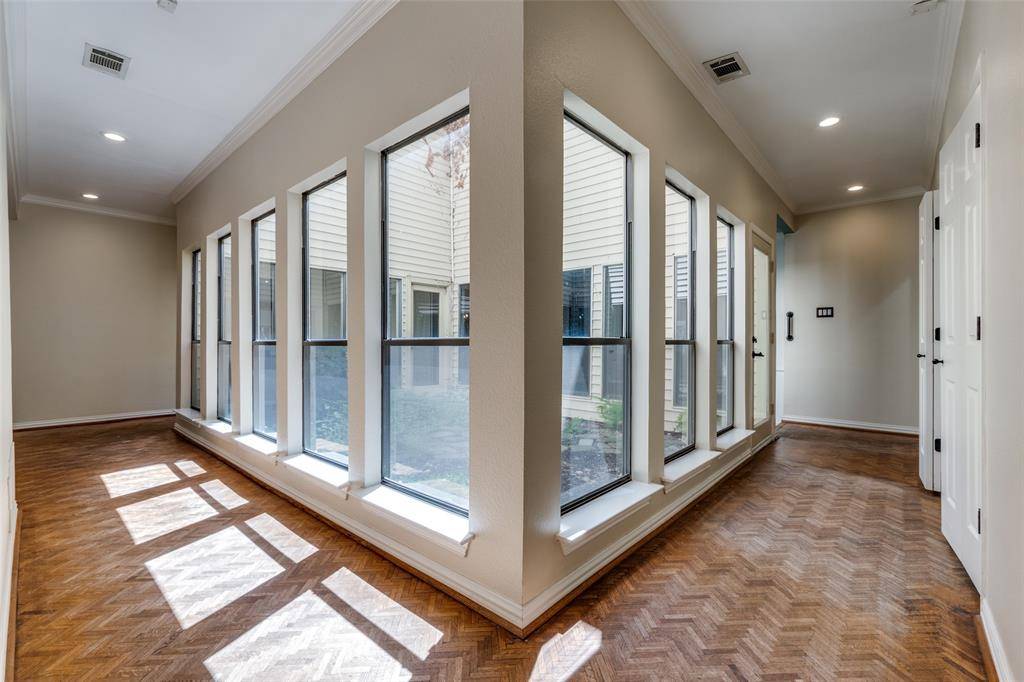 Dallas, TX 75225,6922 Chevy Chase Avenue