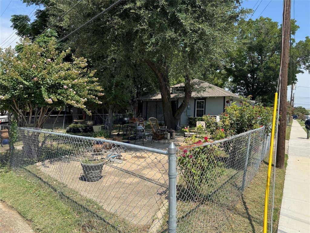 Dallas, TX 75212,3831 Bernal