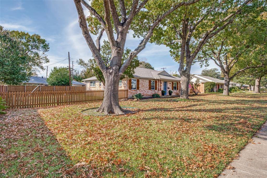 Dallas, TX 75238,10430 Vistadale Drive