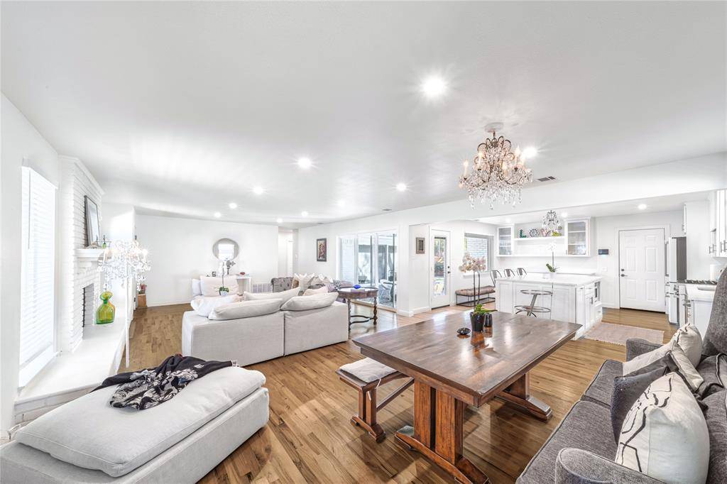 Dallas, TX 75228,5837 Clendenin Avenue