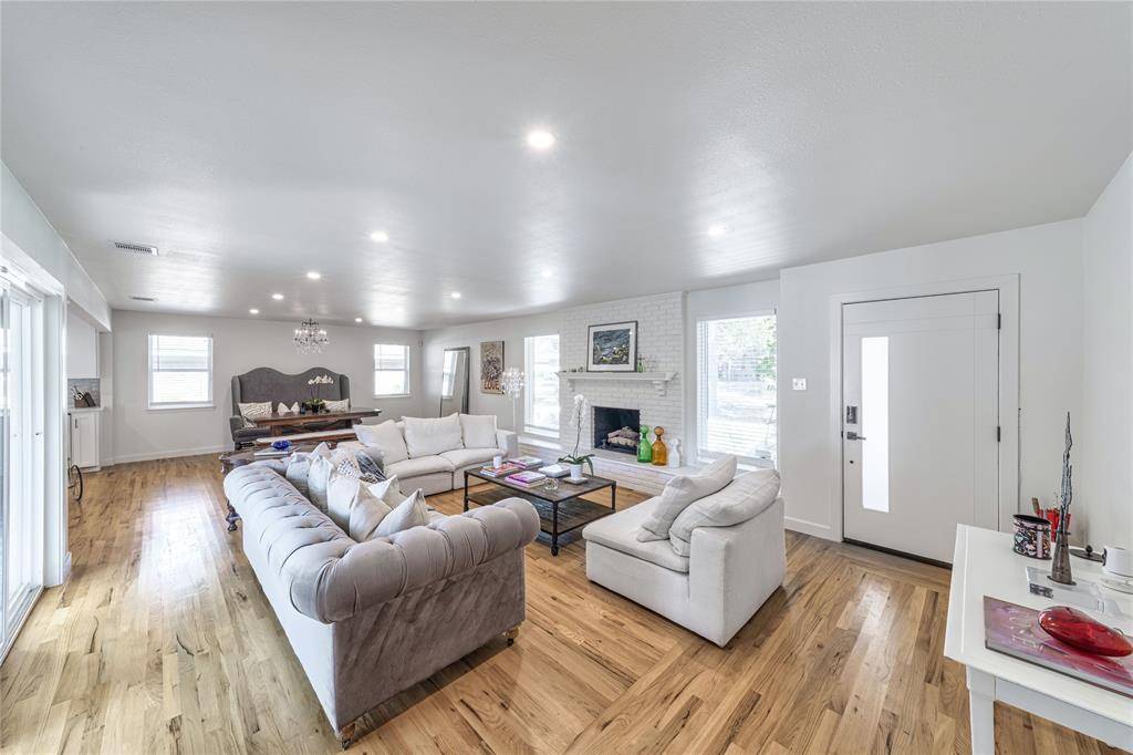 Dallas, TX 75228,5837 Clendenin Avenue