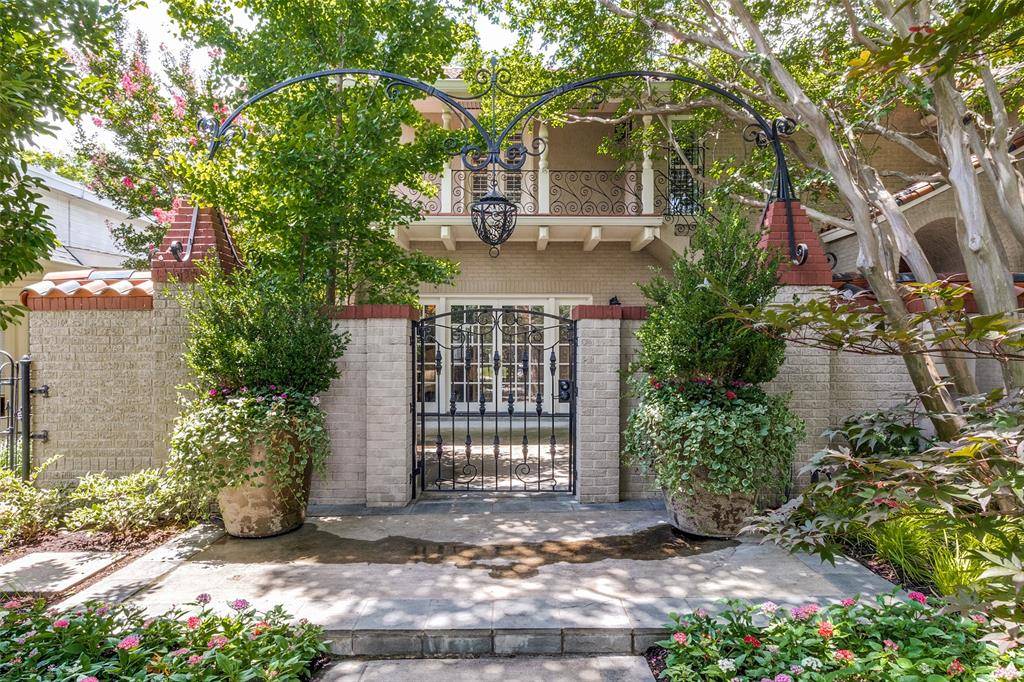 Dallas, TX 75214,7026 Lakewood Boulevard