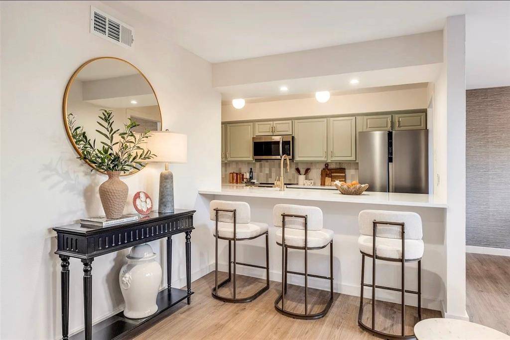 Dallas, TX 75206,6036 Birchbrook Drive #131