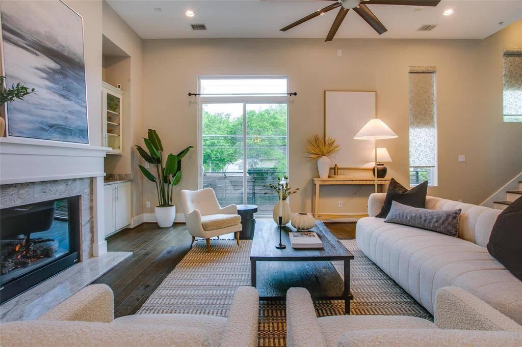 Dallas, TX 75203,381 E Greenbriar Lane #804