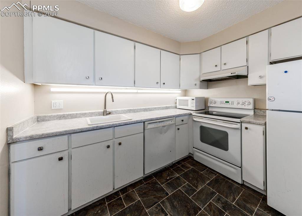 Colorado Springs, CO 80910,411 Lakewood CIR #A506