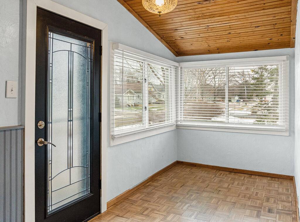 Grand Haven, MI 49417,309 Friant ST