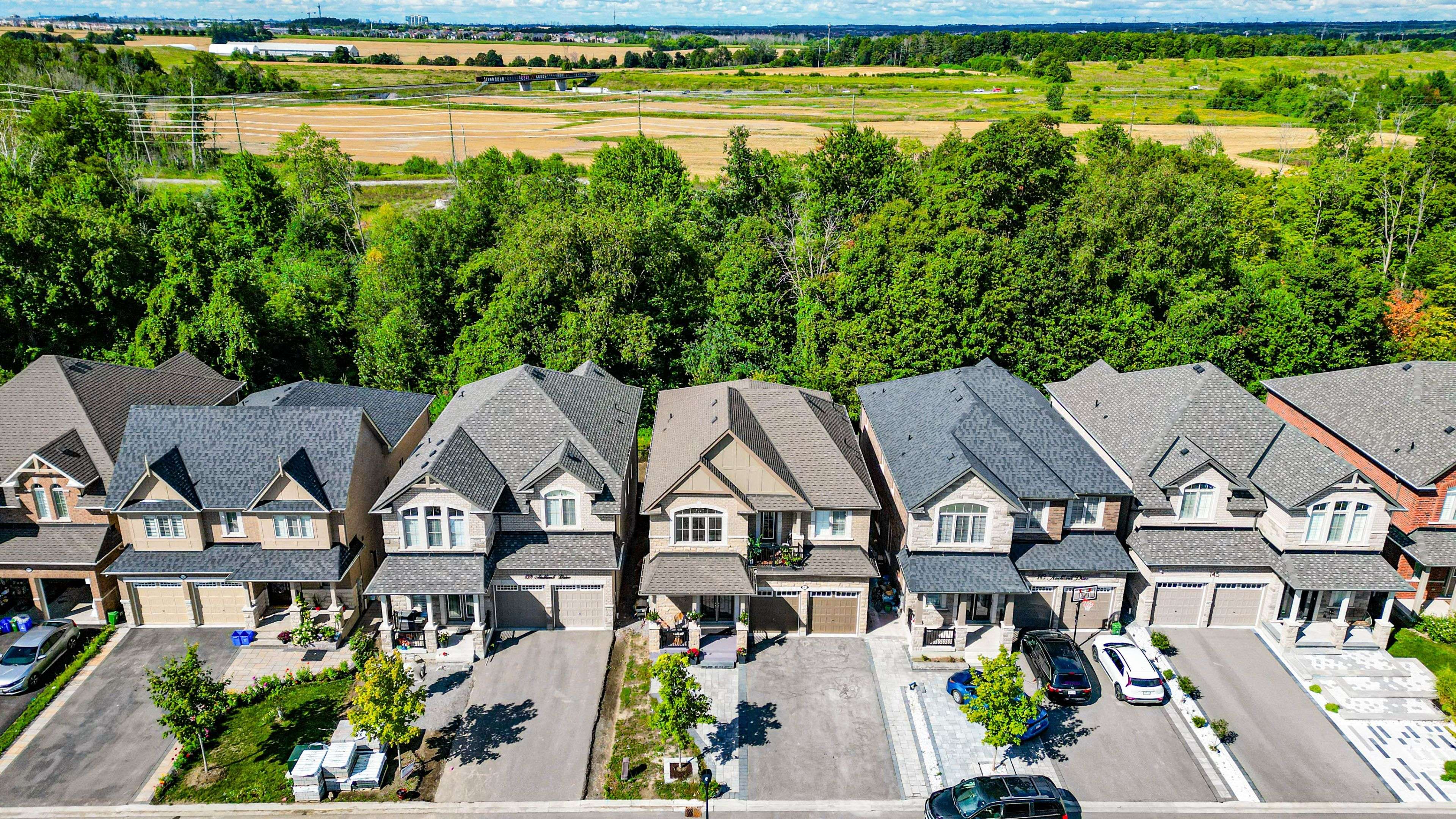 Whitby, ON L1P 0J2,141 AUCKLAND DR