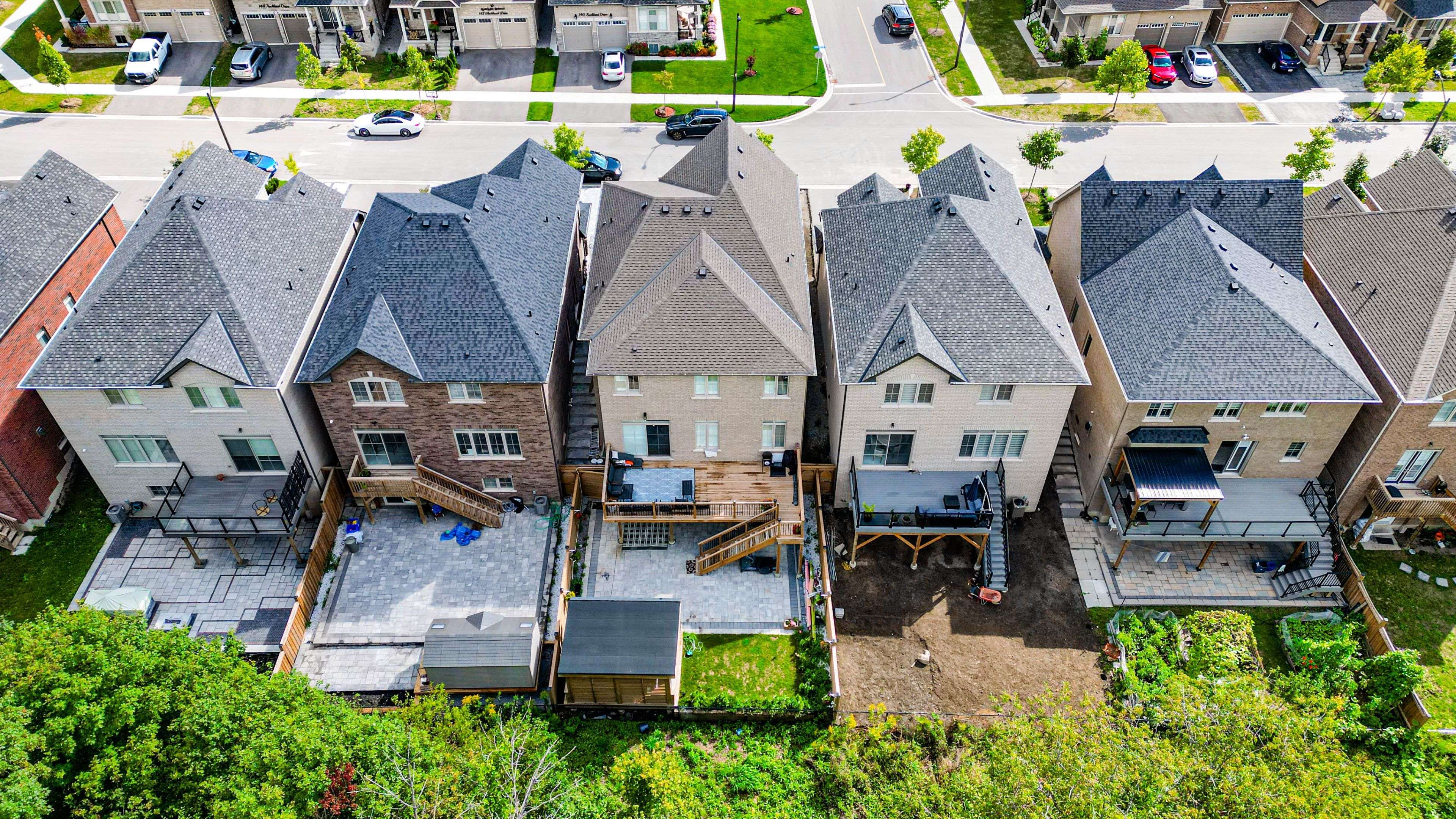 Whitby, ON L1P 0J2,141 AUCKLAND DR