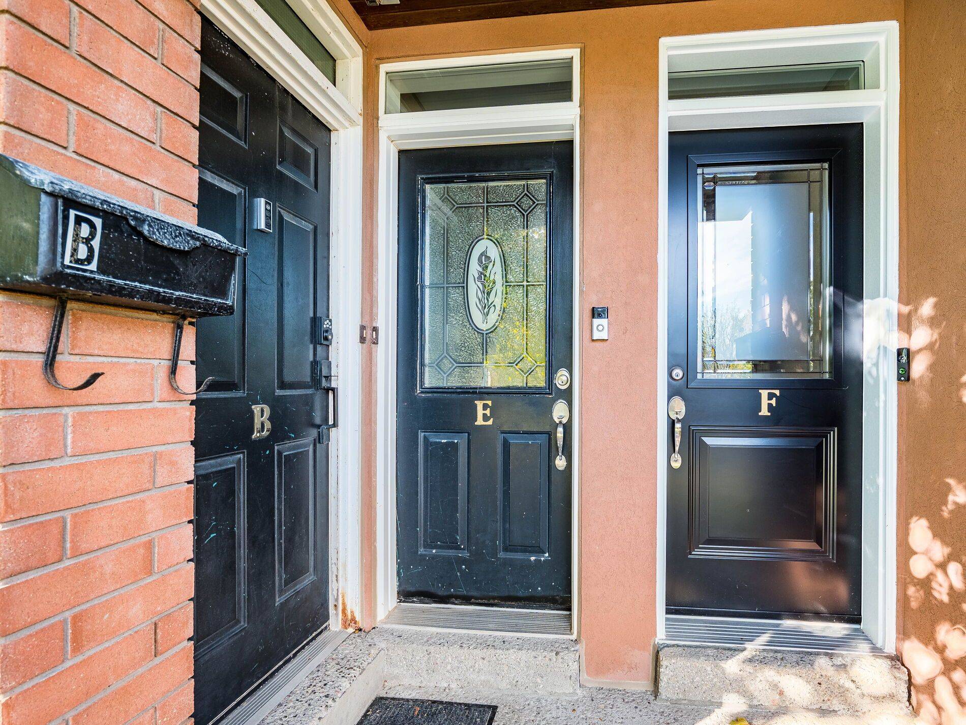 Oakville, ON L6H 6G9,2386 Munn's AVE E