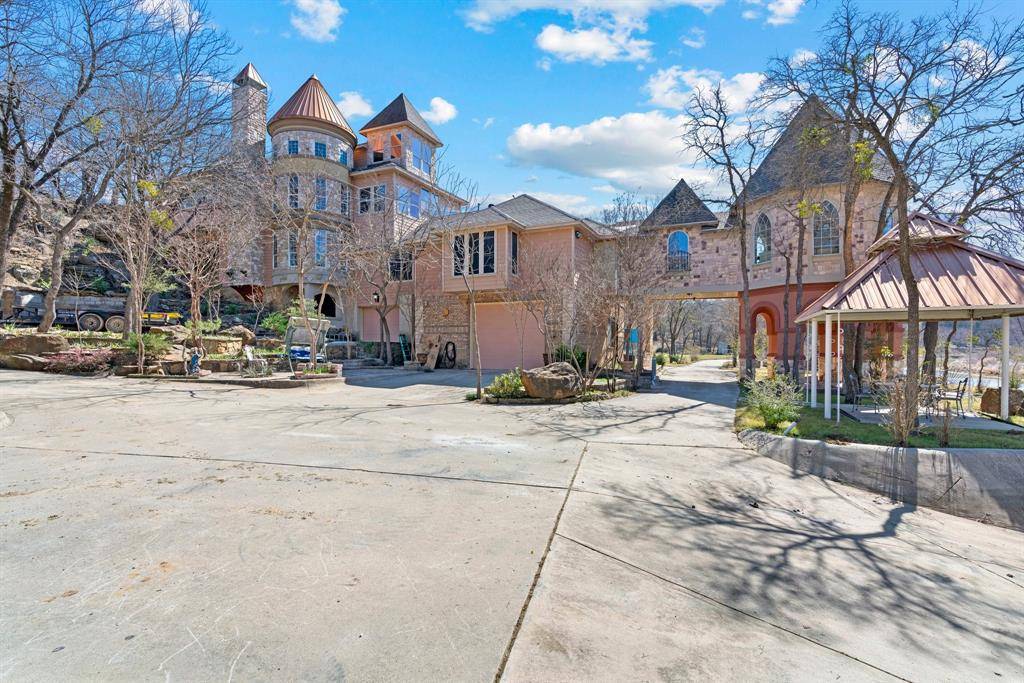 Chico, TX 76431,228 Private Road 1758