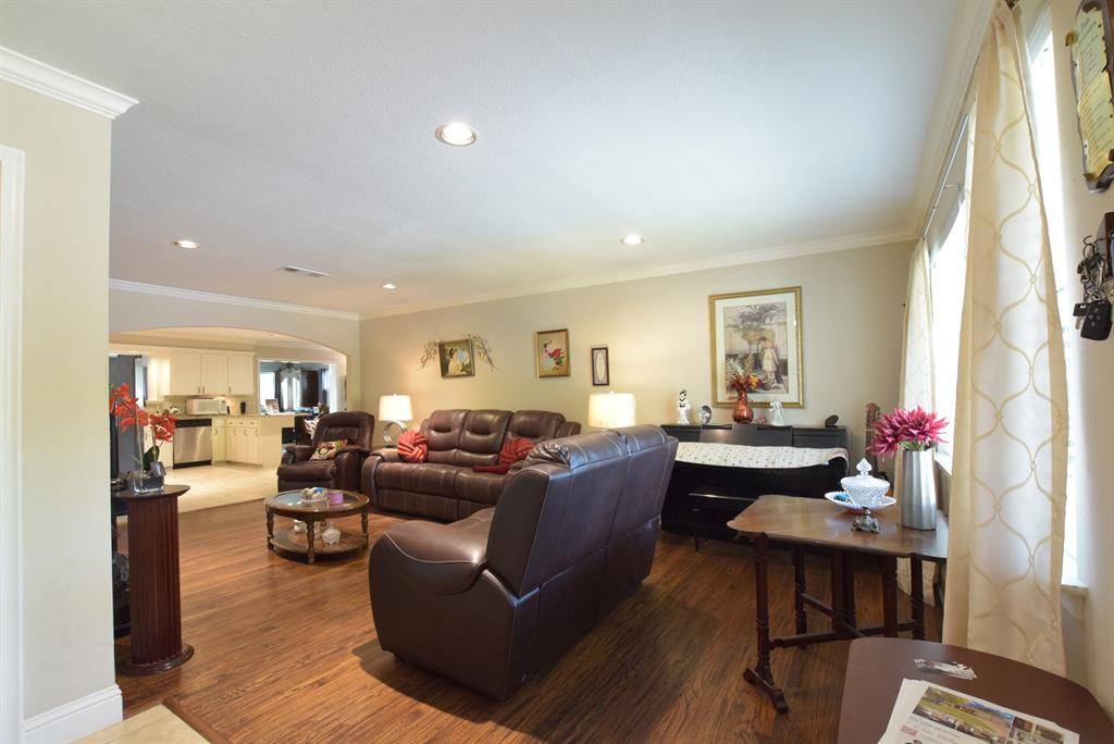 Dallas, TX 75228,2516 Telegraph Avenue