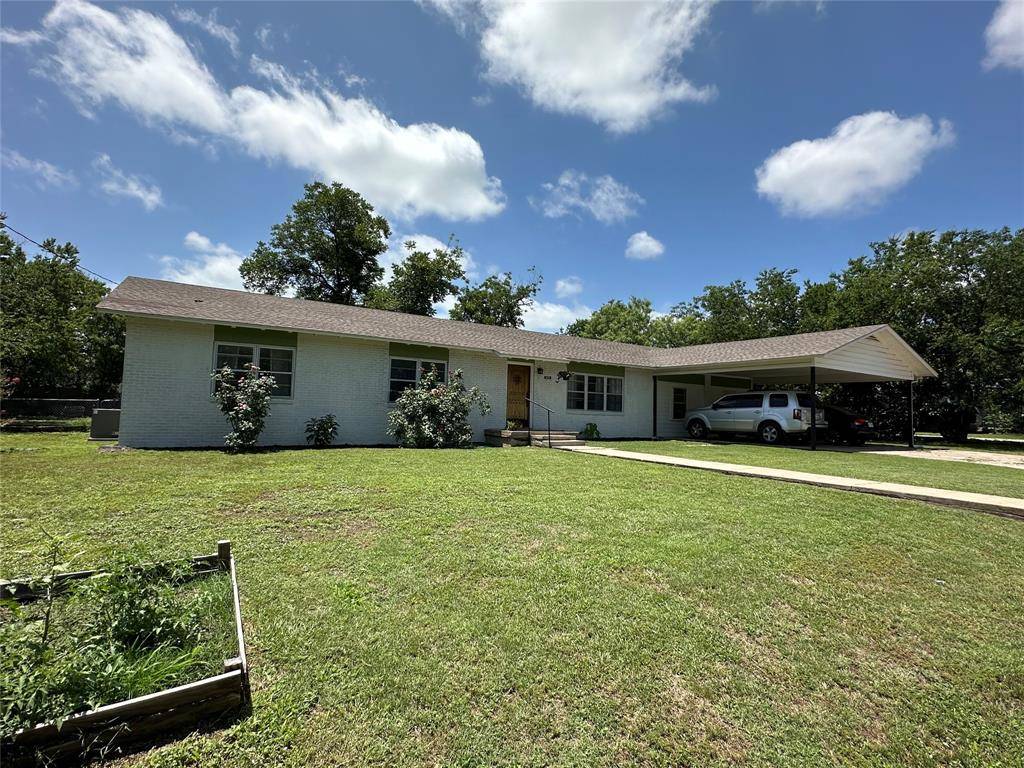 Comanche, TX 76442,408 W Armstrong